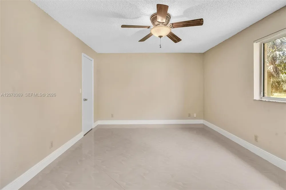 3370 Pinewalk Dr N #1222 Margate, FL 33063