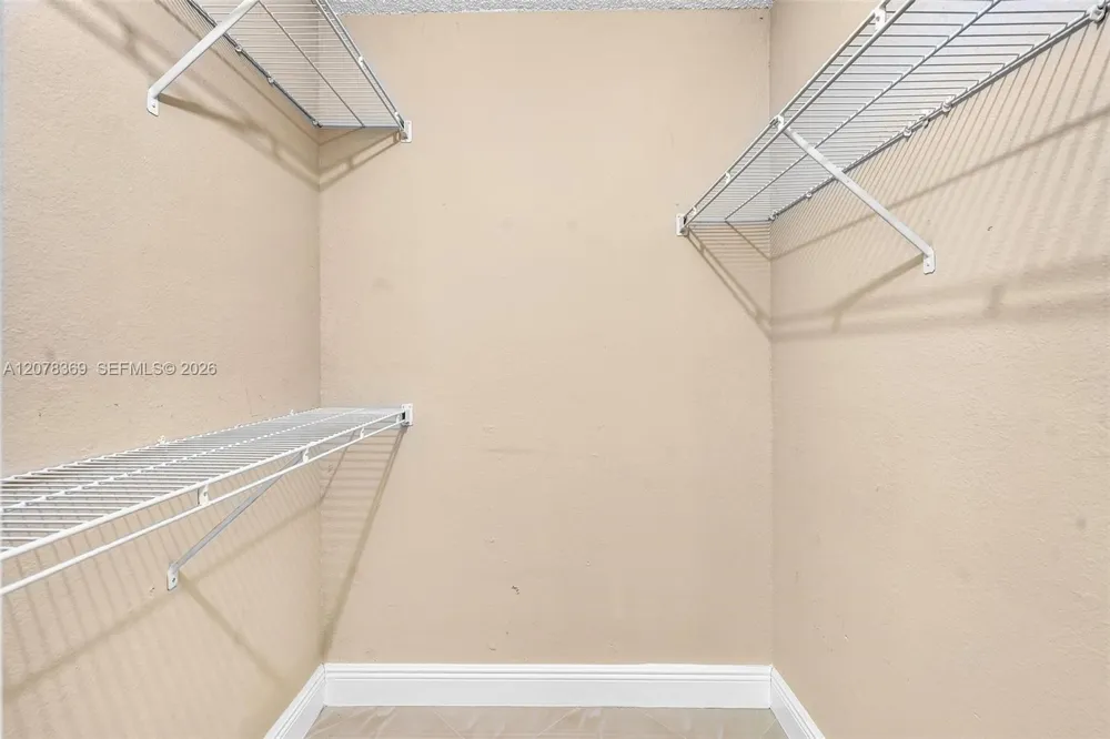 3370 Pinewalk Dr N #1222 Margate, FL 33063