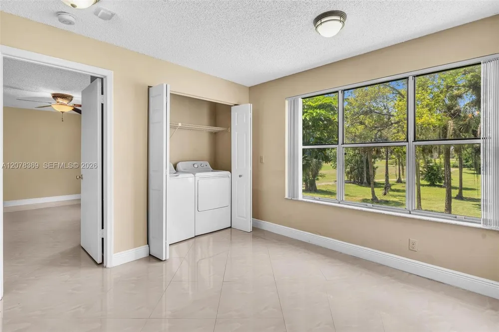 3370 Pinewalk Dr N #1222 Margate, FL 33063
