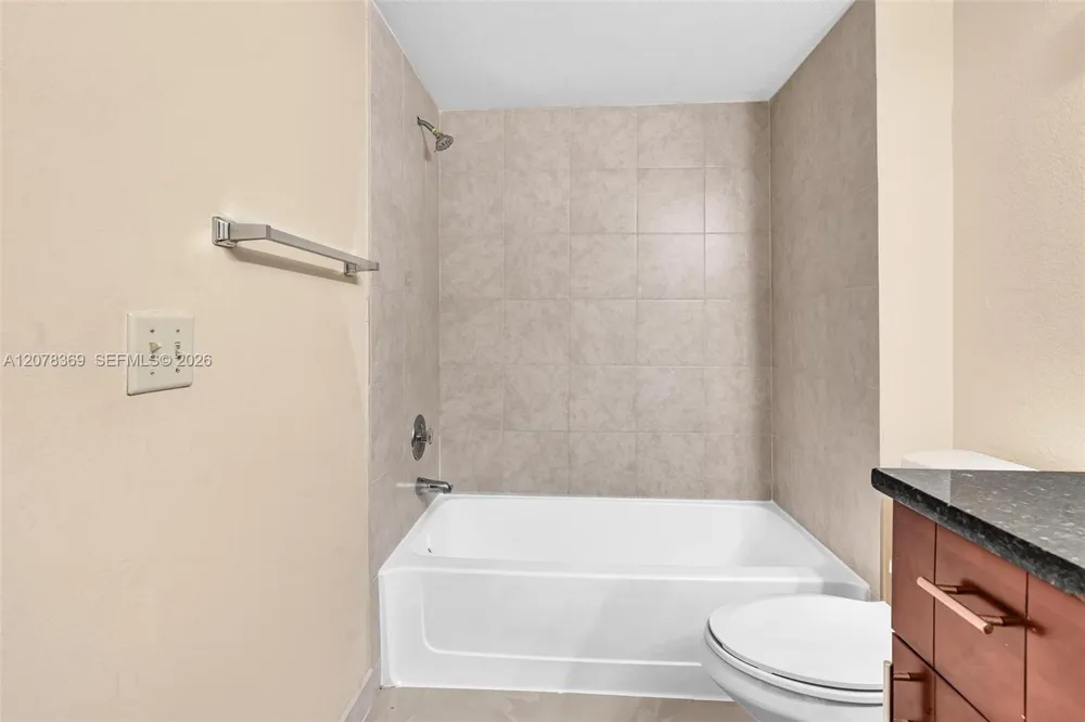 3370 Pinewalk Dr N #1222 Margate, FL 33063