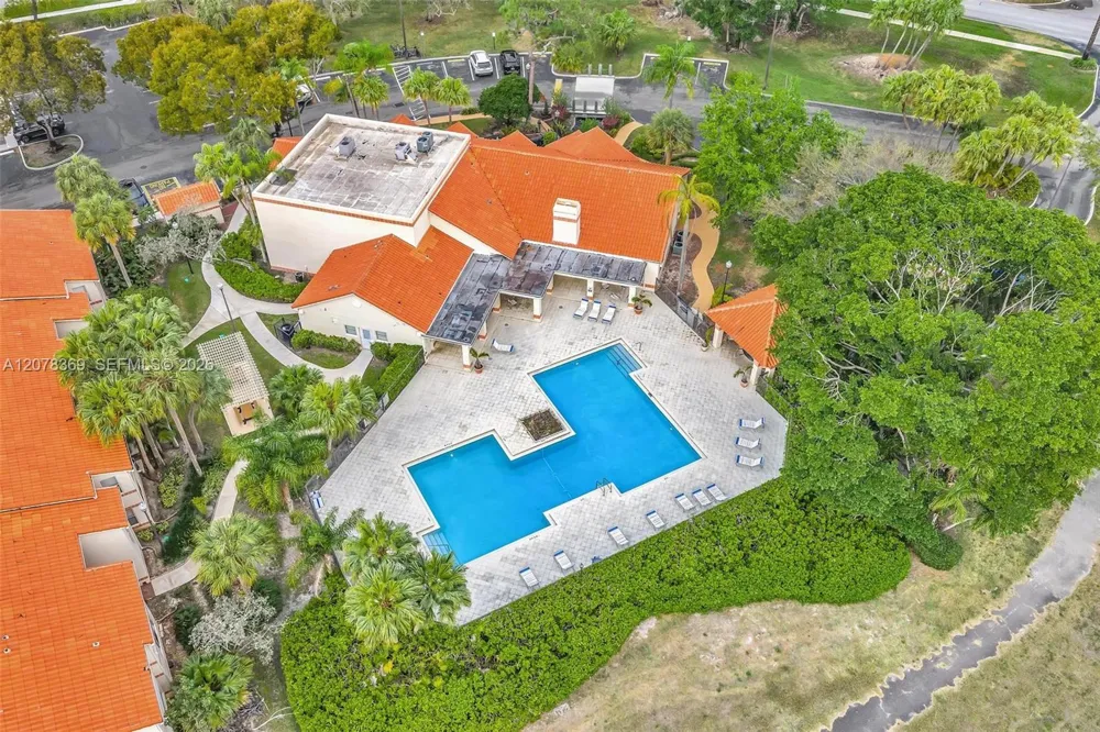 3370 Pinewalk Dr N #1222 Margate, FL 33063