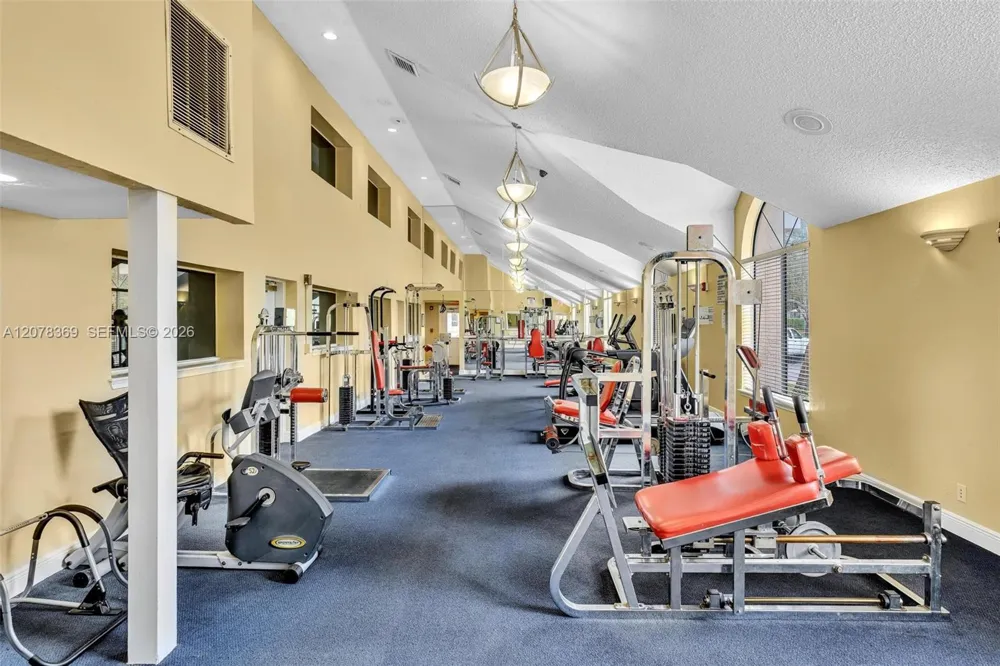 3370 Pinewalk Dr N #1222 Margate, FL 33063