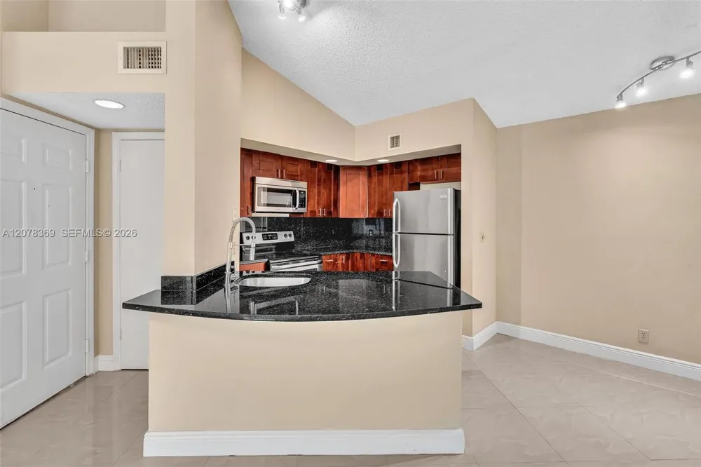 3370 Pinewalk Dr N #1222 Margate, FL 33063