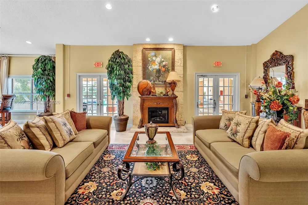 3370 Pinewalk Dr N #1222 Margate, FL 33063