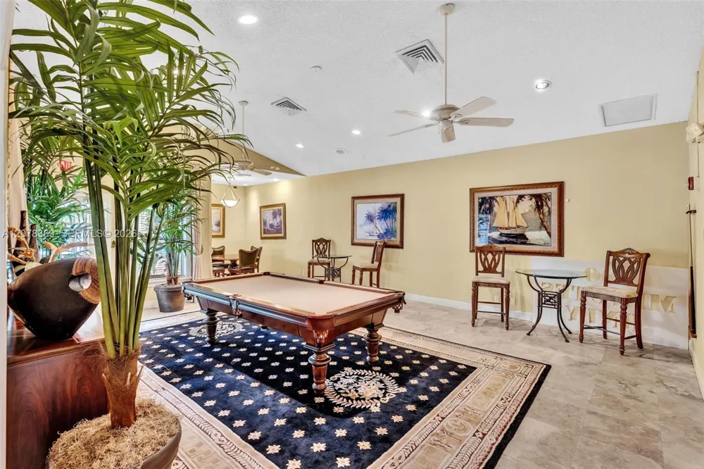 3370 Pinewalk Dr N #1222 Margate, FL 33063