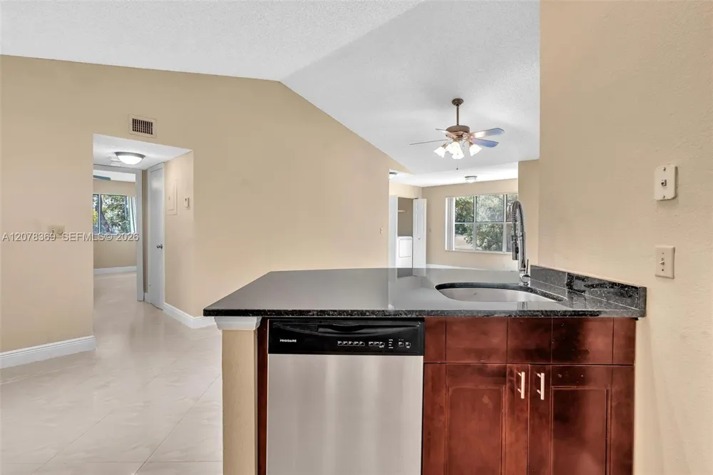 3370 Pinewalk Dr N #1222 Margate, FL 33063