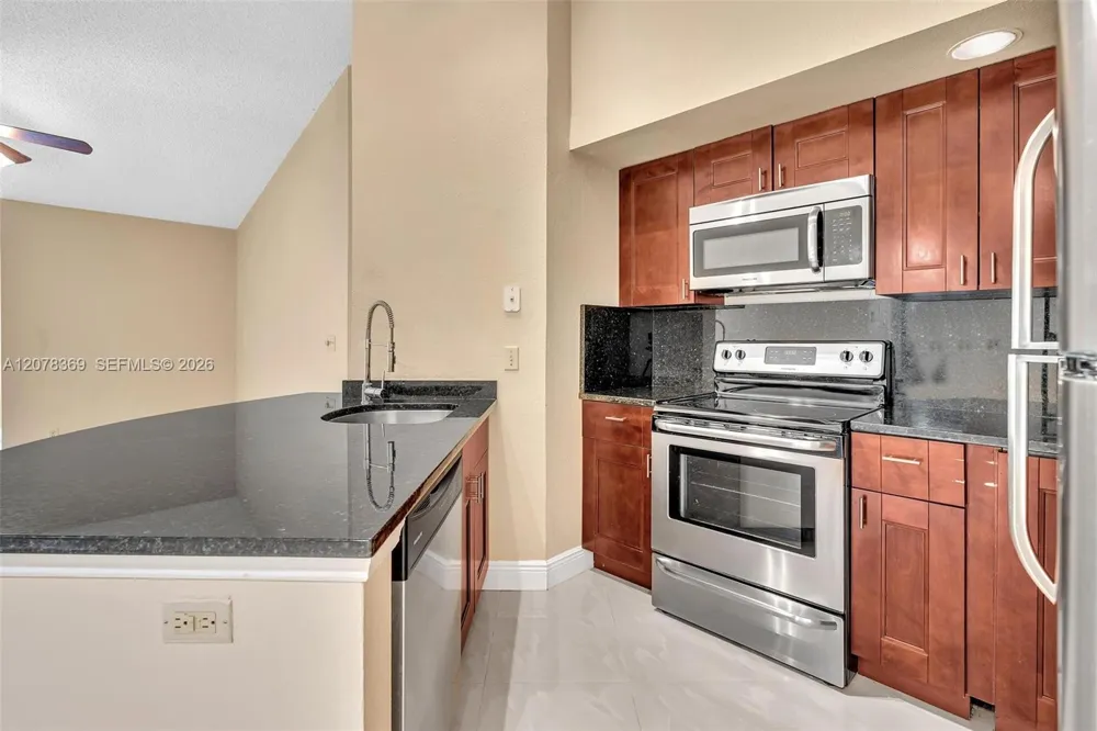 3370 Pinewalk Dr N #1222 Margate, FL 33063