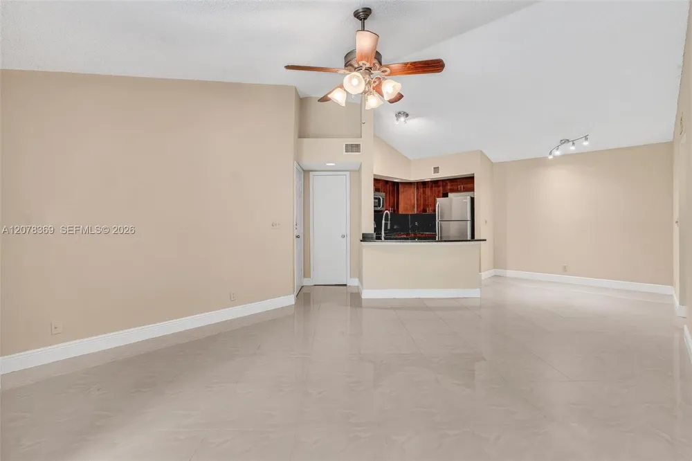 3370 Pinewalk Dr N #1222 Margate, FL 33063