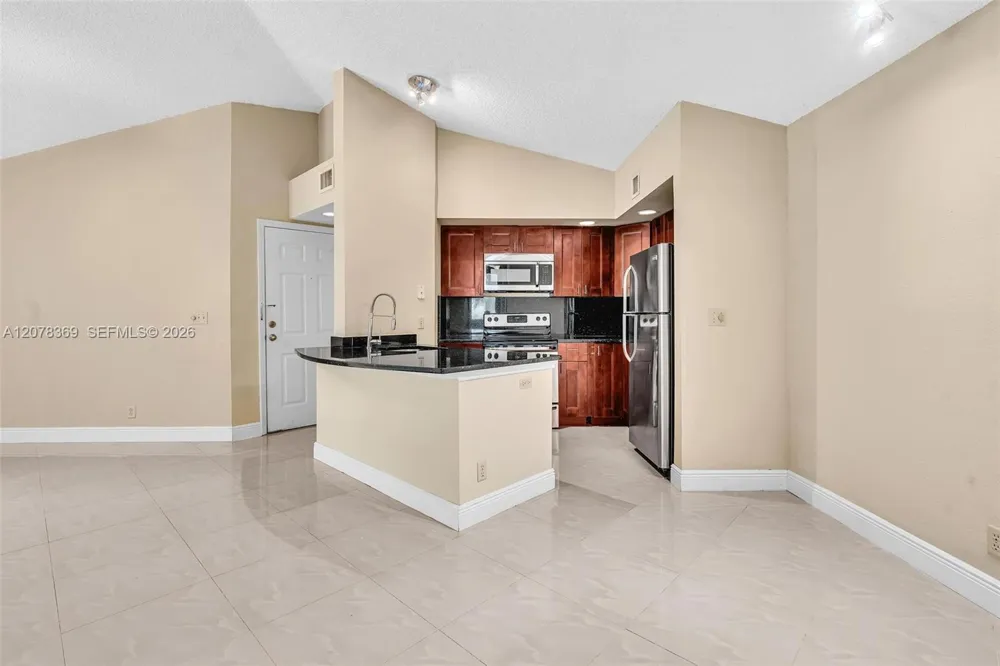 3370 Pinewalk Dr N #1222 Margate, FL 33063