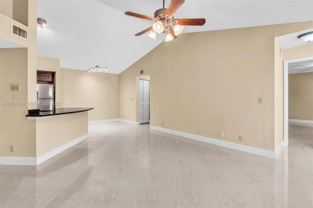 3370 Pinewalk Dr N #1222 Margate, FL 33063