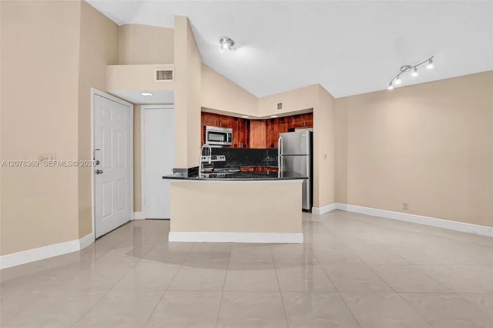 3370 Pinewalk Dr N #1222 Margate, FL 33063