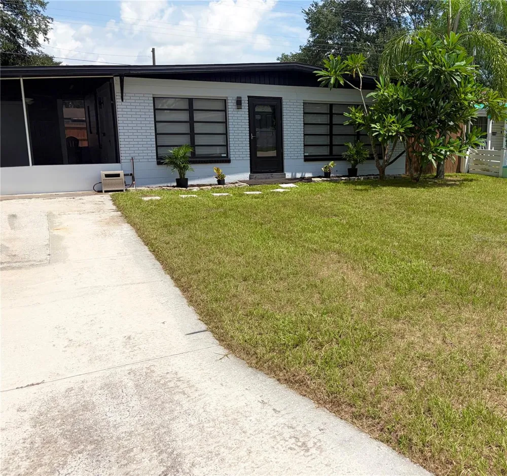 707 LAKEWOOD AVENUE Tampa, FL 33613