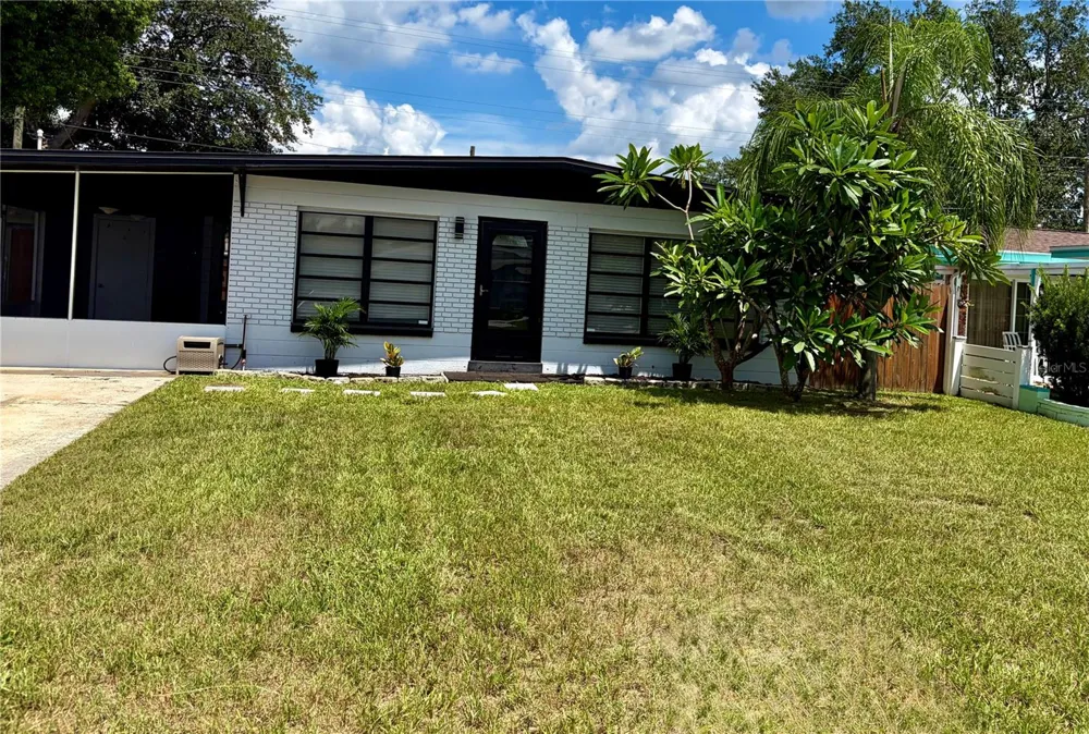 707 LAKEWOOD AVENUE Tampa, FL 33613