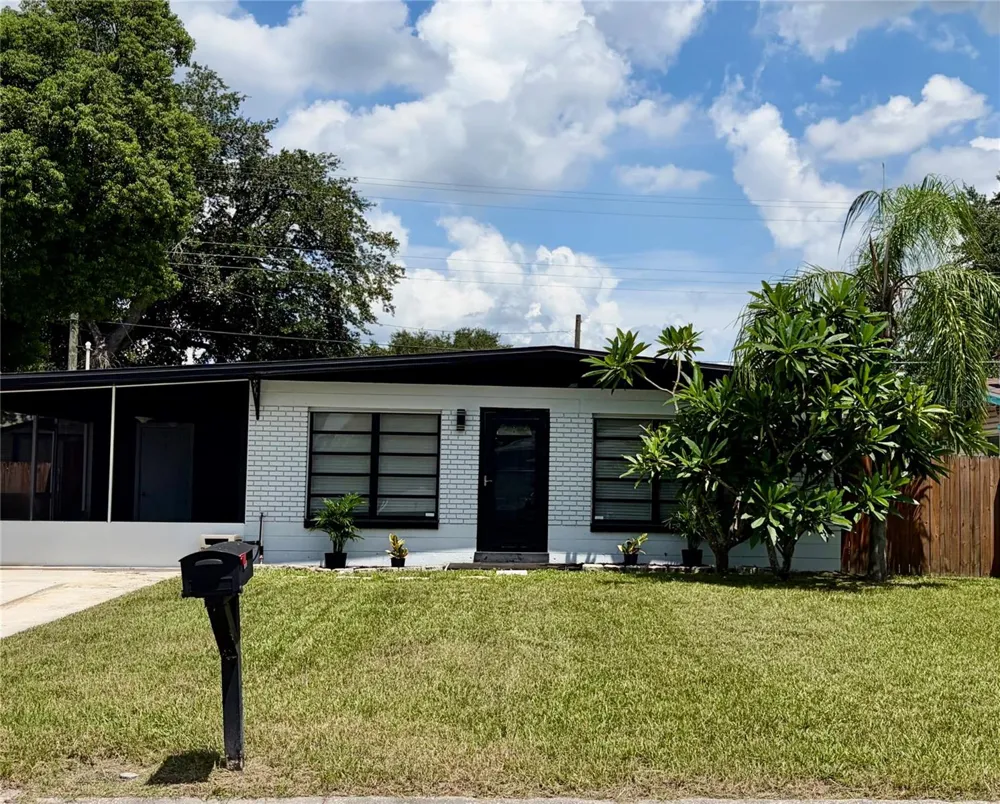 707 LAKEWOOD AVENUE Tampa, FL 33613