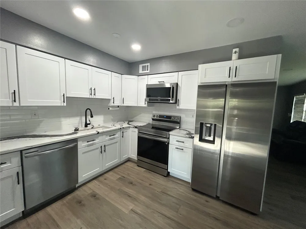 707 LAKEWOOD AVENUE Tampa, FL 33613