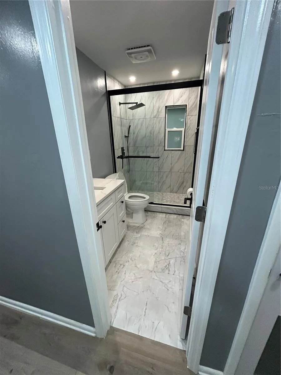 707 LAKEWOOD AVENUE Tampa, FL 33613
