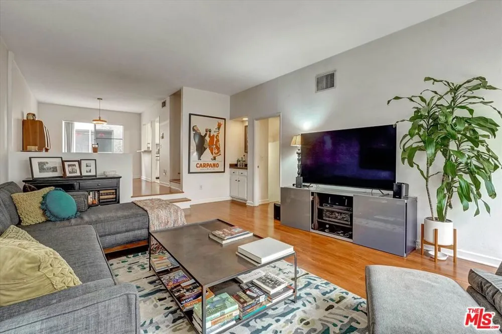 1828 Barry Avenue #4 Los Angeles, CA 90025