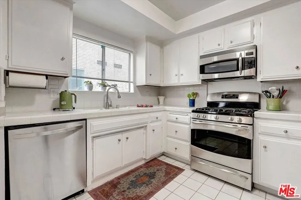 1828 Barry Avenue #4 Los Angeles, CA 90025