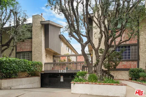 1828 Barry Avenue #4
