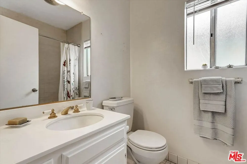 1828 Barry Avenue #4 Los Angeles, CA 90025