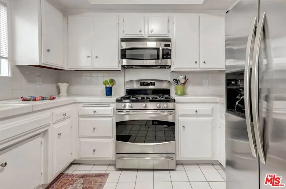 1828 Barry Avenue #4 Los Angeles, CA 90025