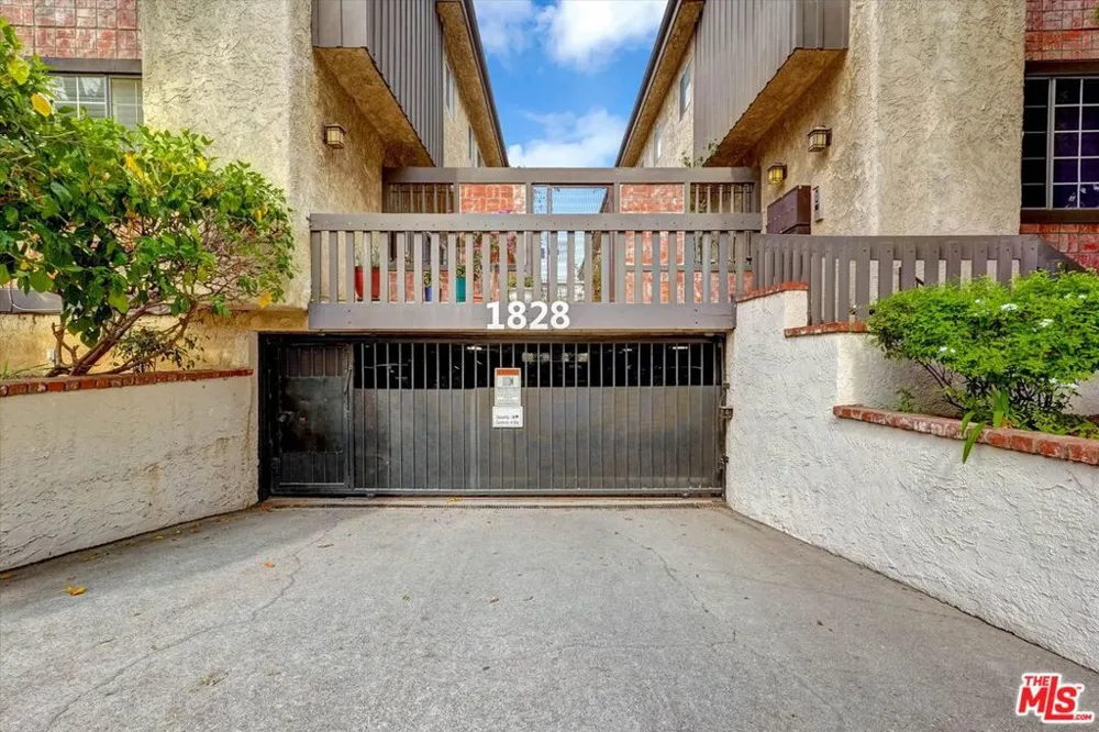 1828 Barry Avenue #4 Los Angeles, CA 90025