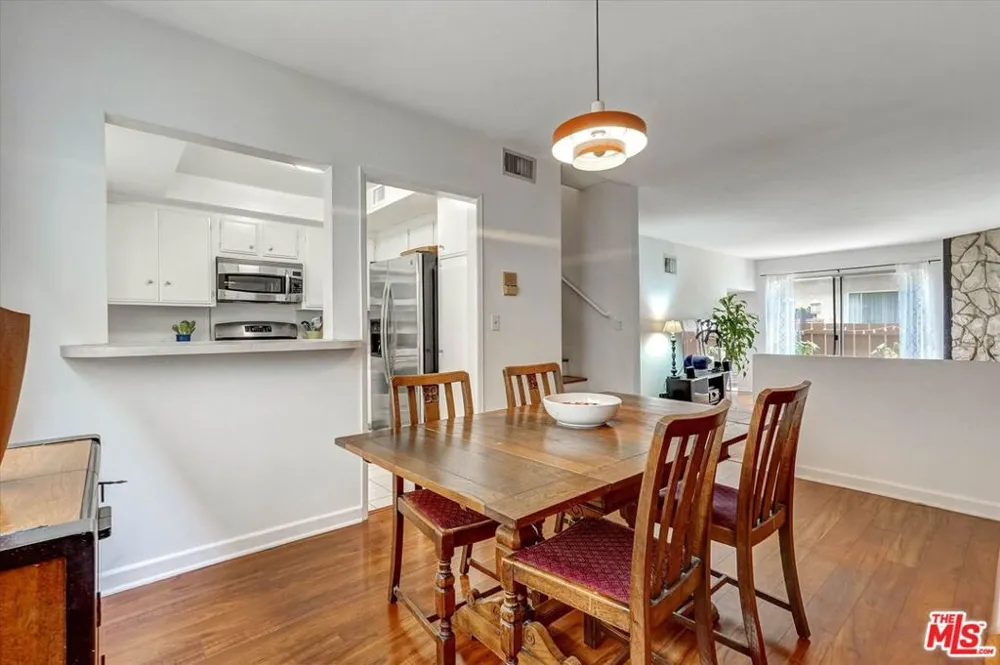 1828 Barry Avenue #4 Los Angeles, CA 90025