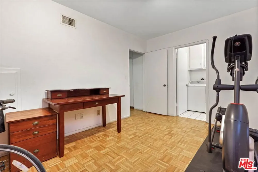1828 Barry Avenue #4 Los Angeles, CA 90025