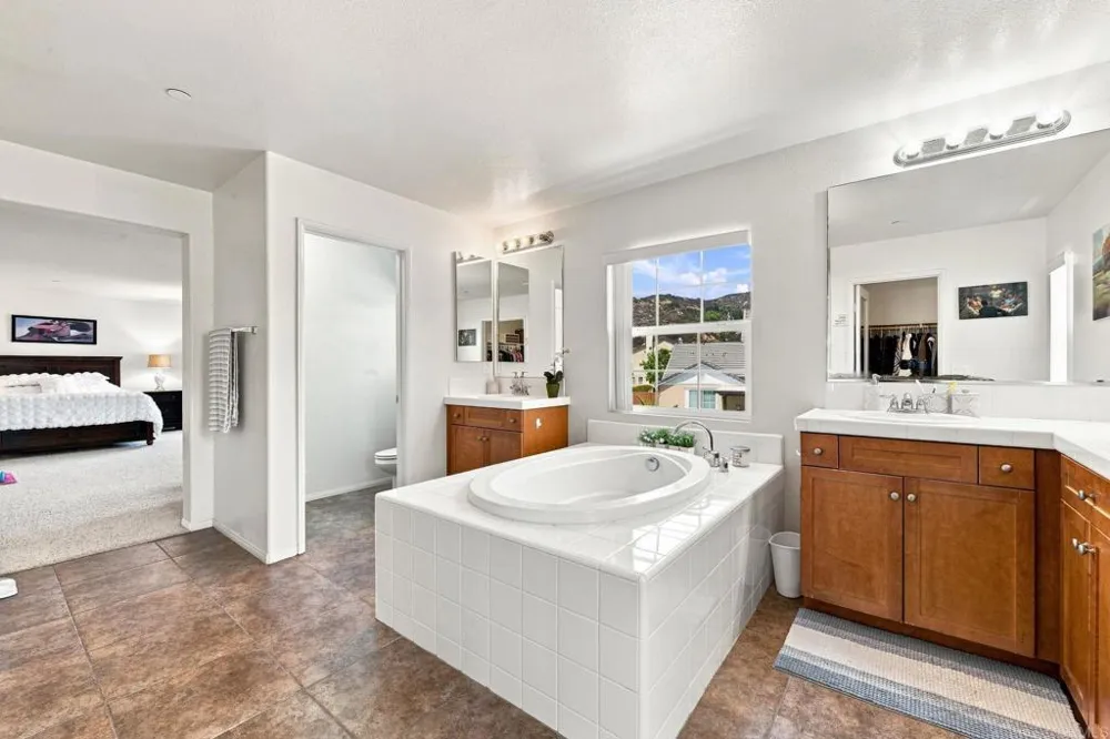 2990 Burnet Drive Escondido, CA 92027