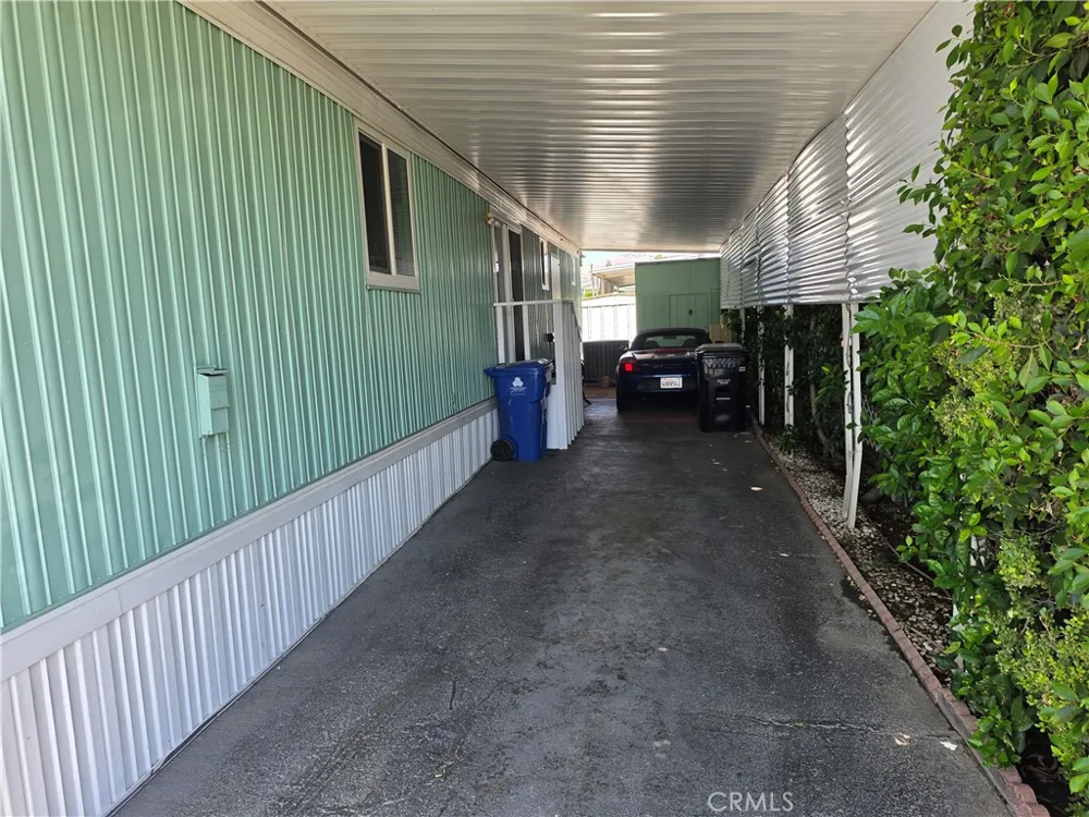 8901 Eton #90 Canoga Park, CA 91304