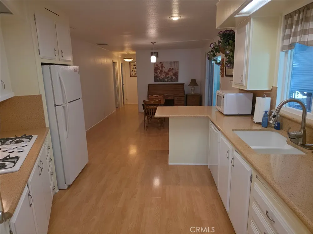 8901 Eton #90 Canoga Park, CA 91304