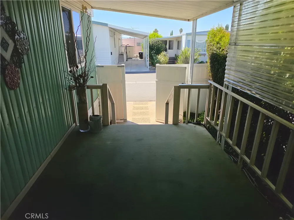 8901 Eton #90 Canoga Park, CA 91304