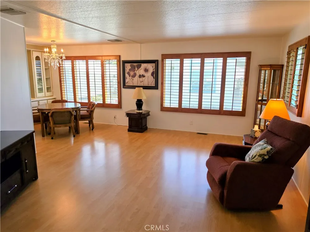 8901 Eton #90 Canoga Park, CA 91304