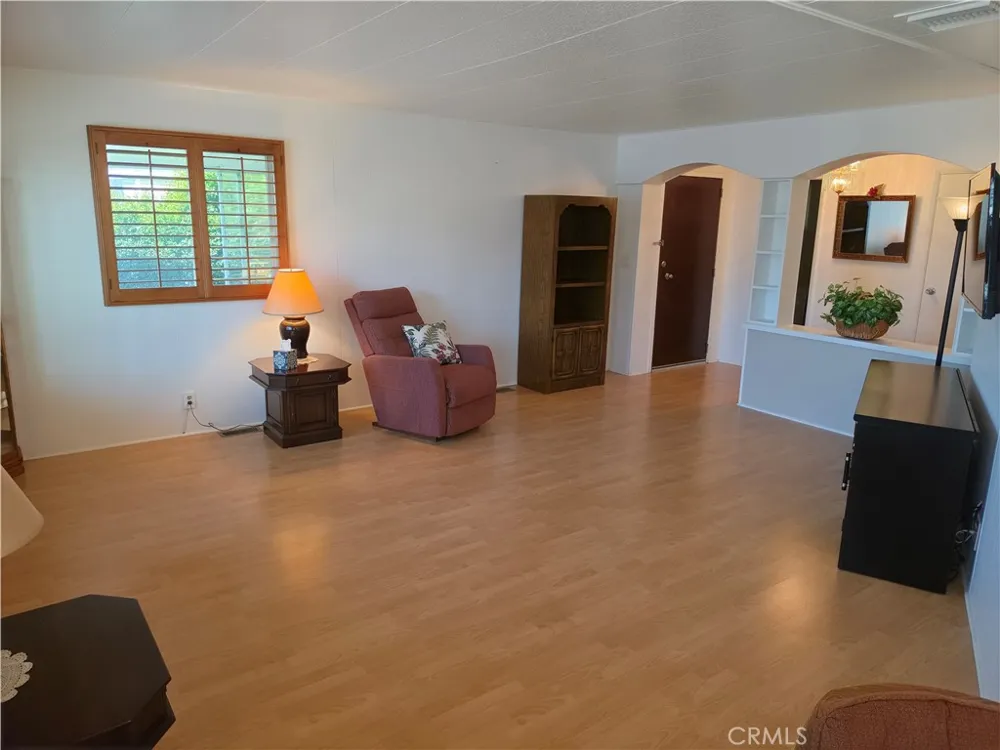 8901 Eton #90 Canoga Park, CA 91304