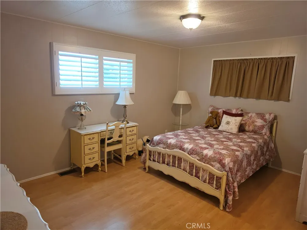 8901 Eton #90 Canoga Park, CA 91304