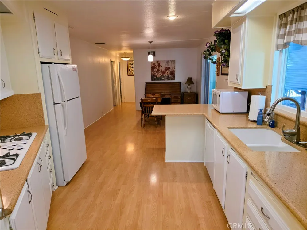 8901 Eton #90 Canoga Park, CA 91304
