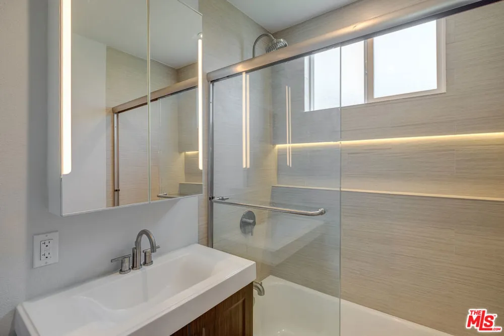 4140 Grand View Boulevard #14 Los Angeles, CA 90066