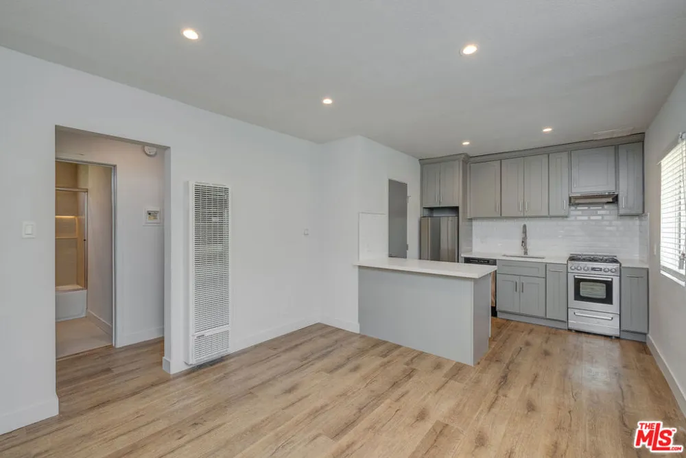 4140 Grand View Boulevard #14 Los Angeles, CA 90066