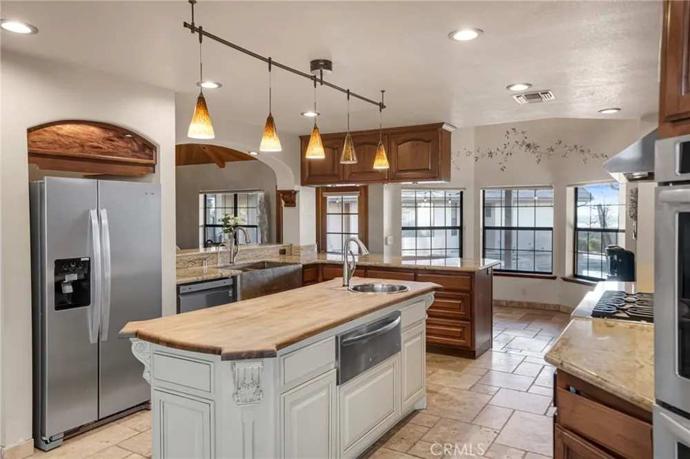 3249 Camino Hermanos Lancaster, CA 93536