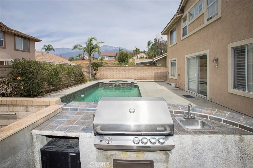 7108 Bronte Rancho Cucamonga, CA 91701