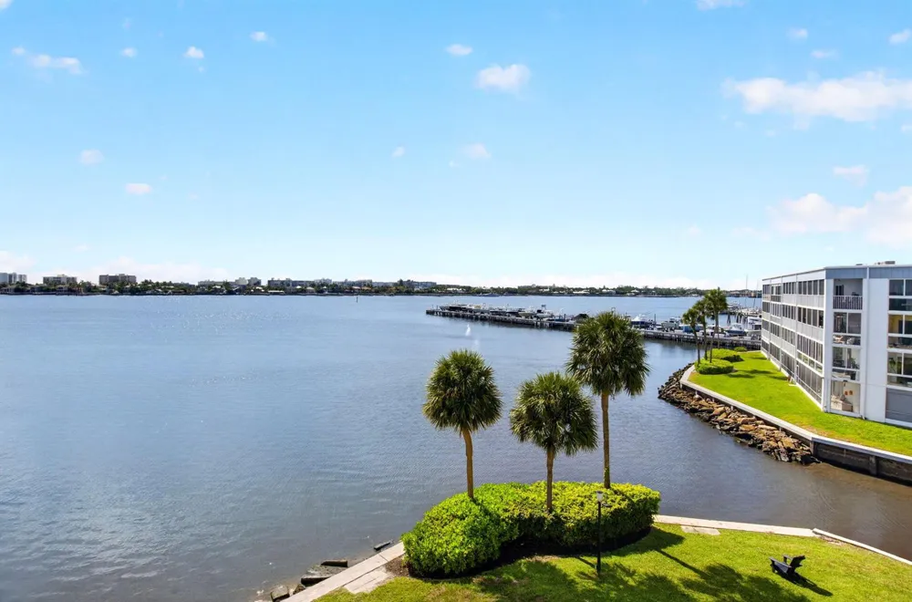 896 FEDERAL Highway #421 Lantana, FL 33462
