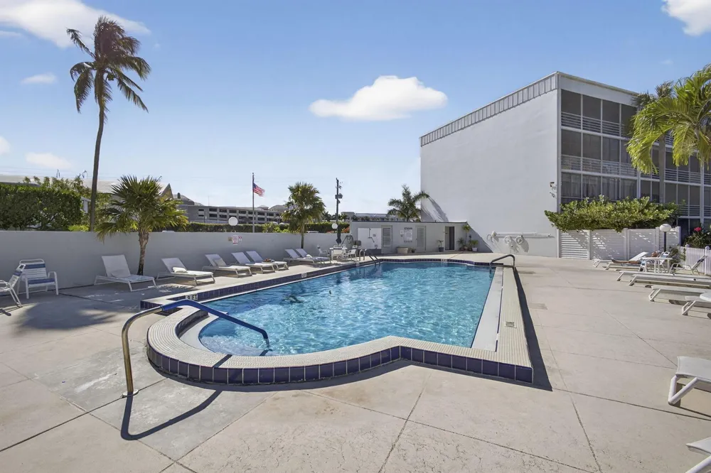 896 FEDERAL Highway #421 Lantana, FL 33462