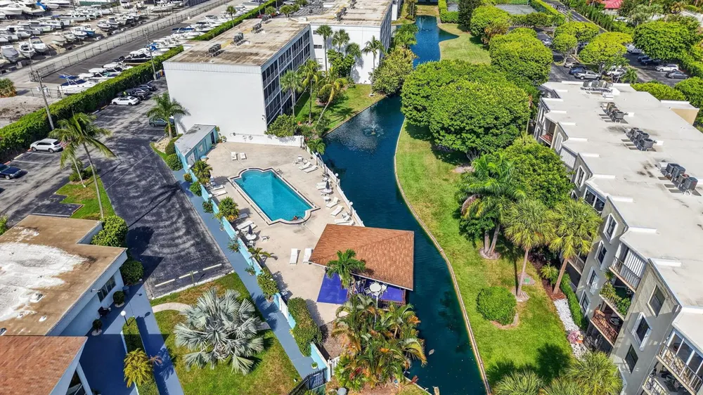896 FEDERAL Highway #421 Lantana, FL 33462