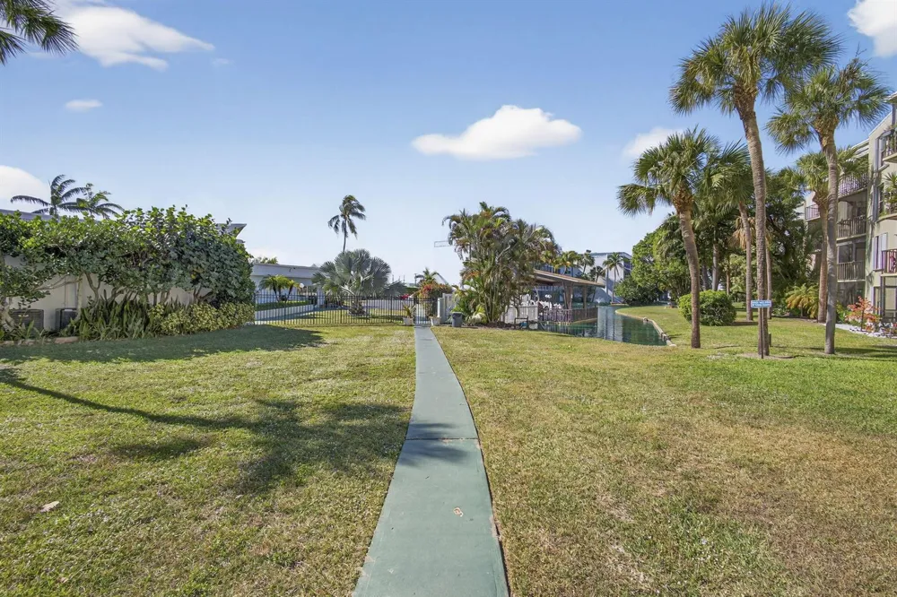 896 FEDERAL Highway #421 Lantana, FL 33462