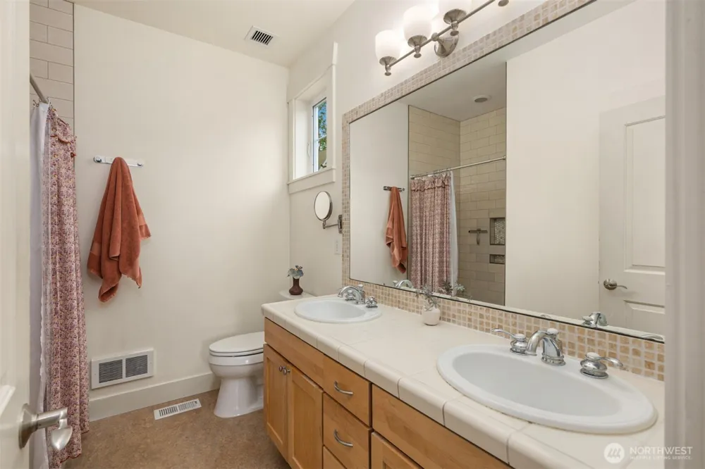 211 Stromberg Avenue Port Townsend, WA 98368