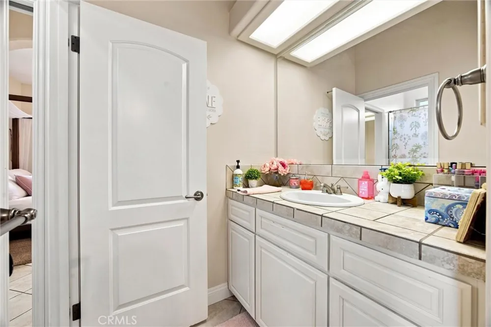2206 Ribble Valley Bakersfield, CA 93311