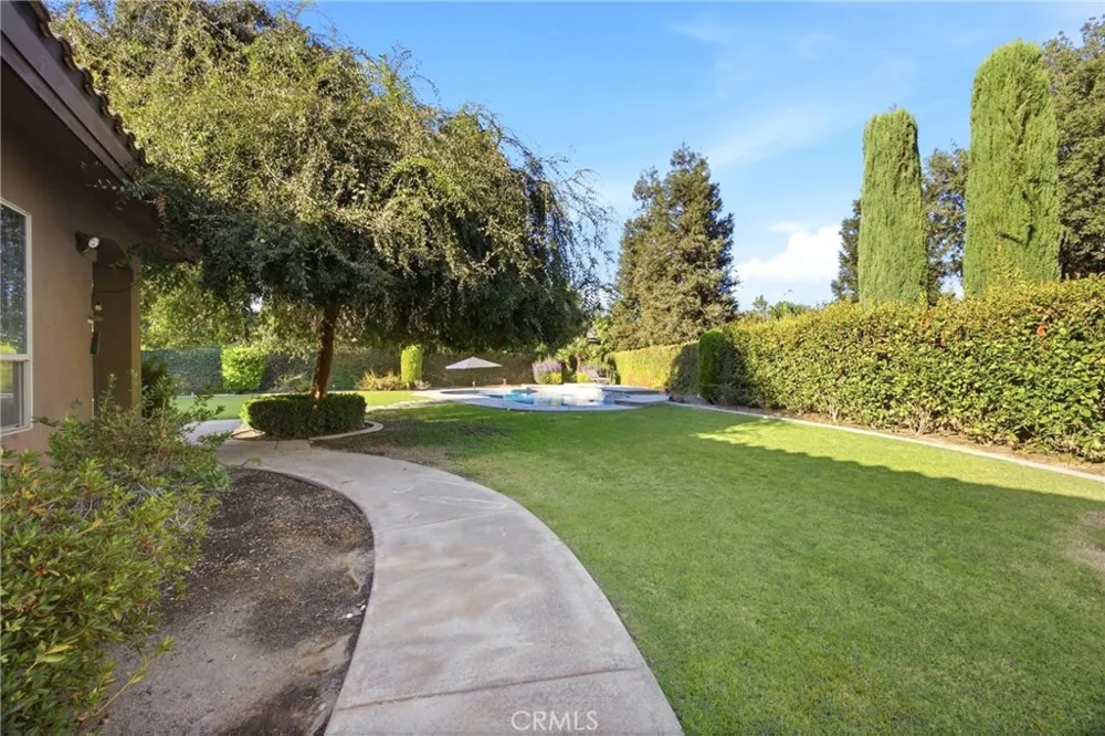 2206 Ribble Valley Bakersfield, CA 93311