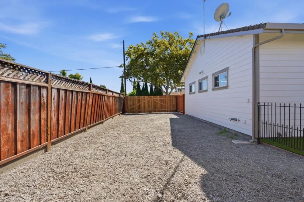 1402 Alpine Avenue Santa Clara, CA 95051