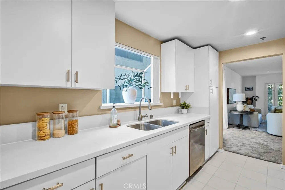 1921 Malcolm Los Angeles, CA 90025