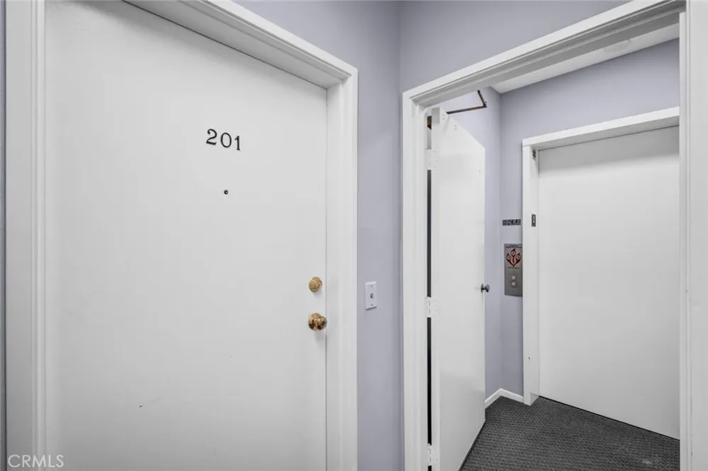 1921 Malcolm Los Angeles, CA 90025